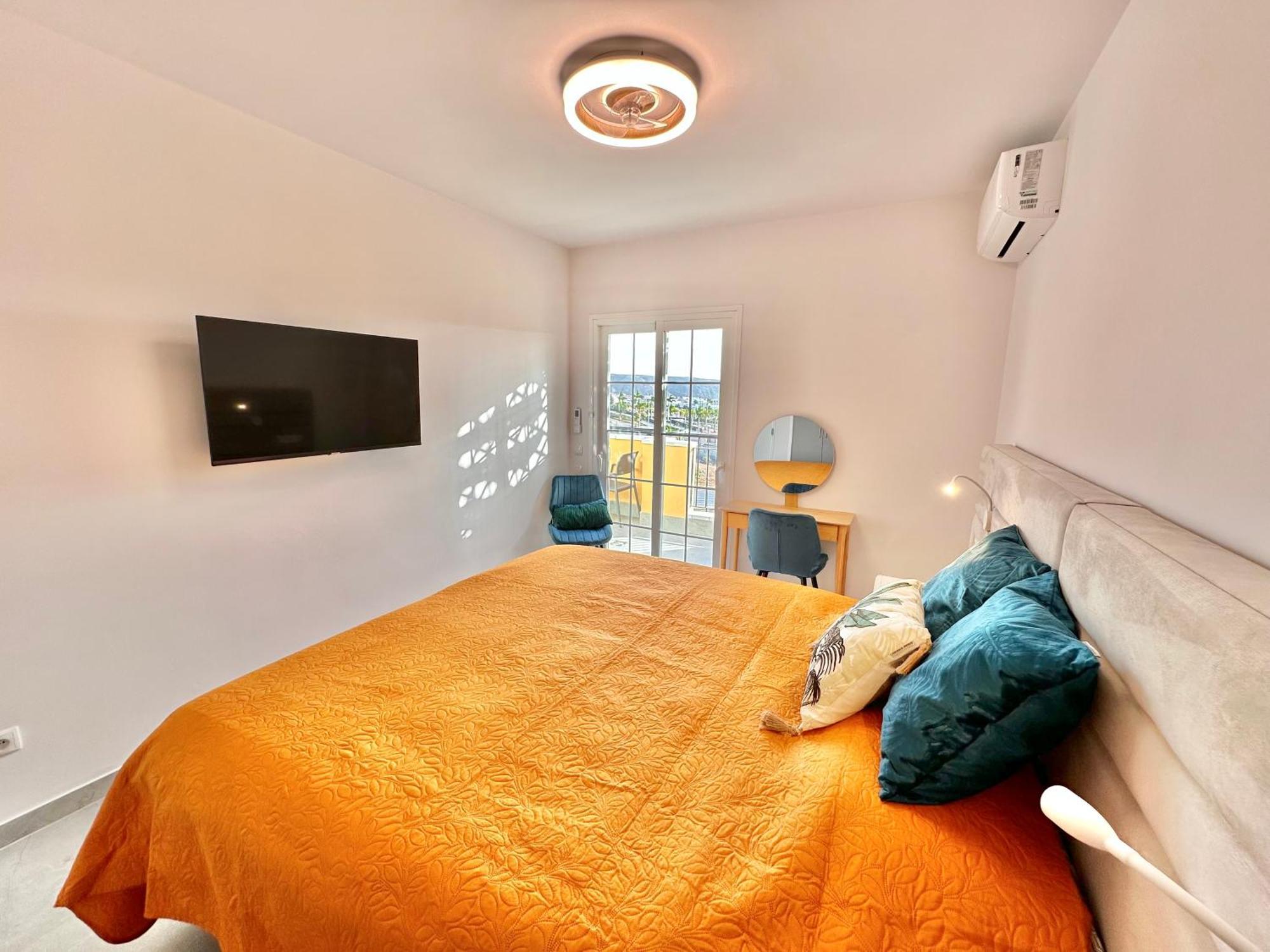 Sunset Apartment 2 & Heated Pool Los Cristianos  Exterior photo
