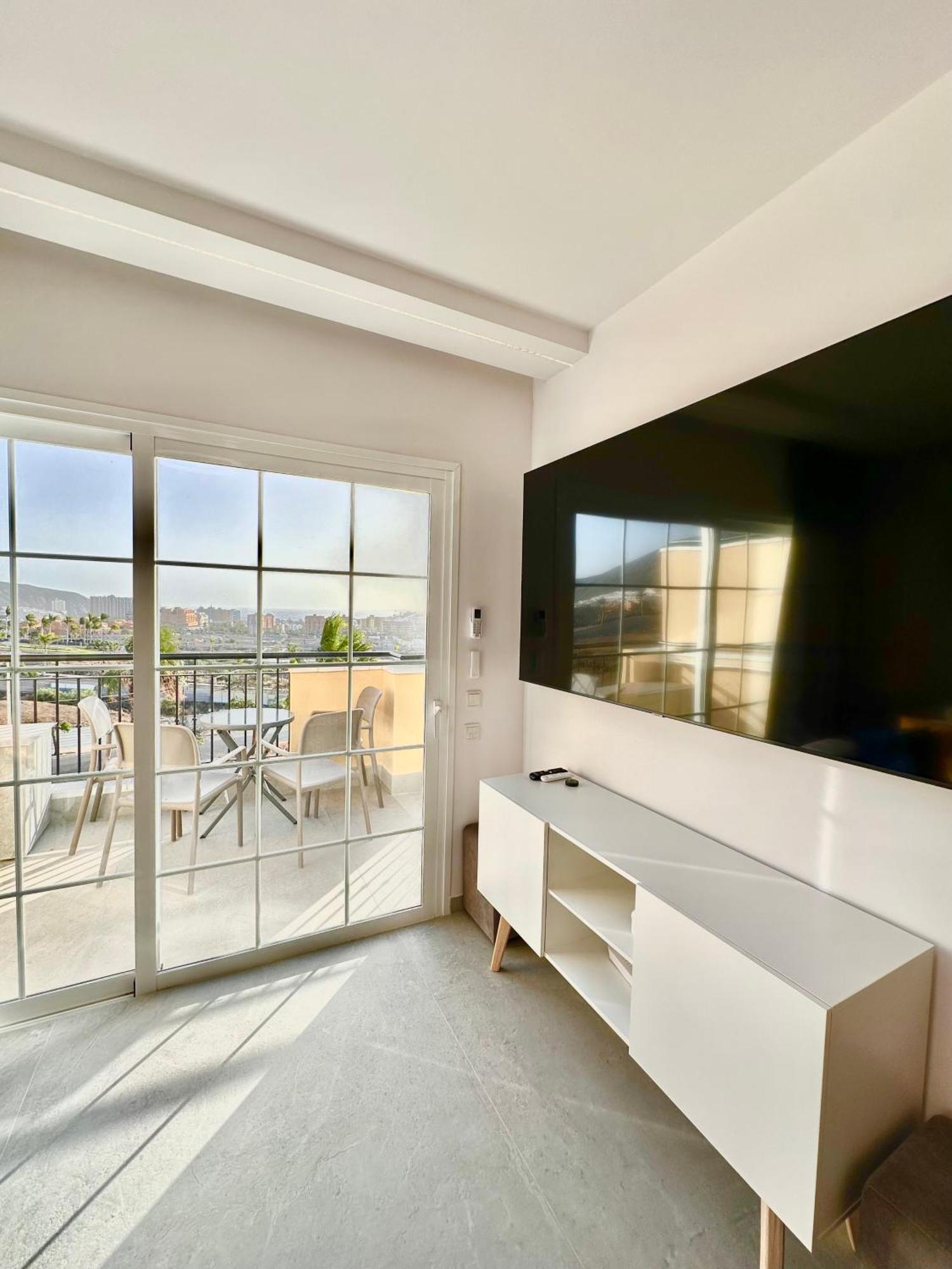 Sunset Apartment 2 & Heated Pool Los Cristianos  Exterior photo